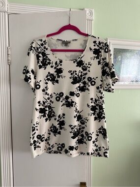 Style & Co. White Short Sleeve Scoop Neck Top with Black Floral Print